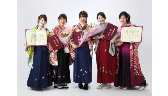 卒業記念　友達と　袴　吉田写真館