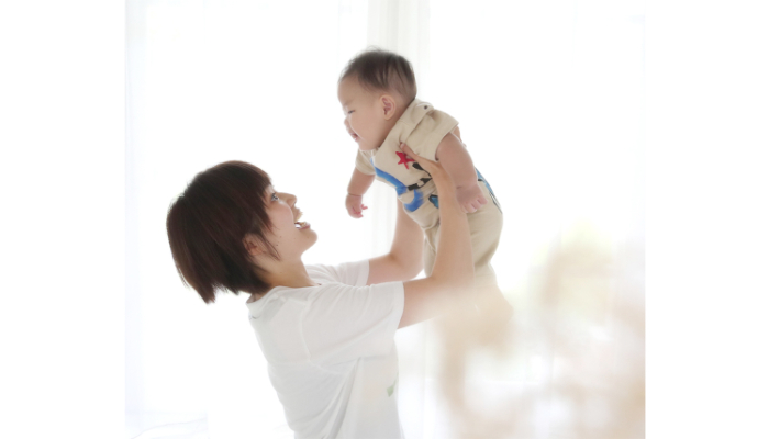 家族写真　親子　赤ちゃん　撮影　おしゃれ　スタジオ