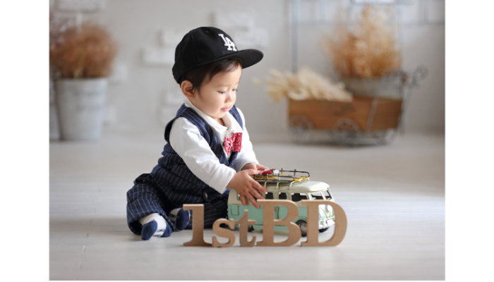 1歳バースデー　誕生日撮影　おしゃれ　スタジオ　吉田写真館
