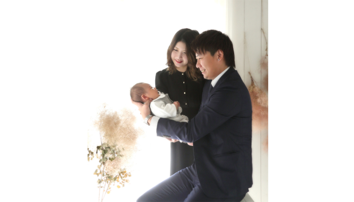 お宮参り　百日　赤ちゃん　撮影　おしゃれ　カジュアル　スタジオ
